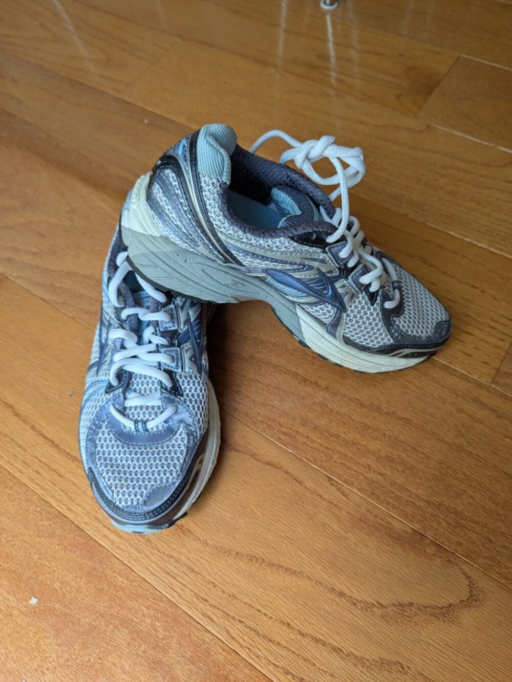 Brooks Adrenaline GTS 12 Running Shoes  Size 7W   7 WIDE
